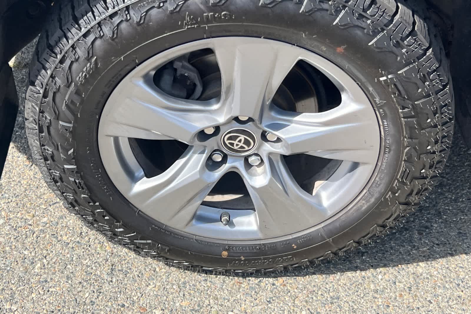 Thumbnail: 2022 Toyota RAV4 - 17