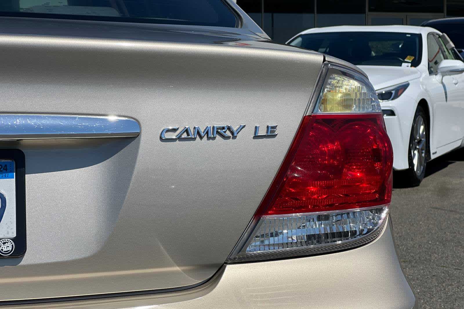 2005 Toyota Camry LE 29