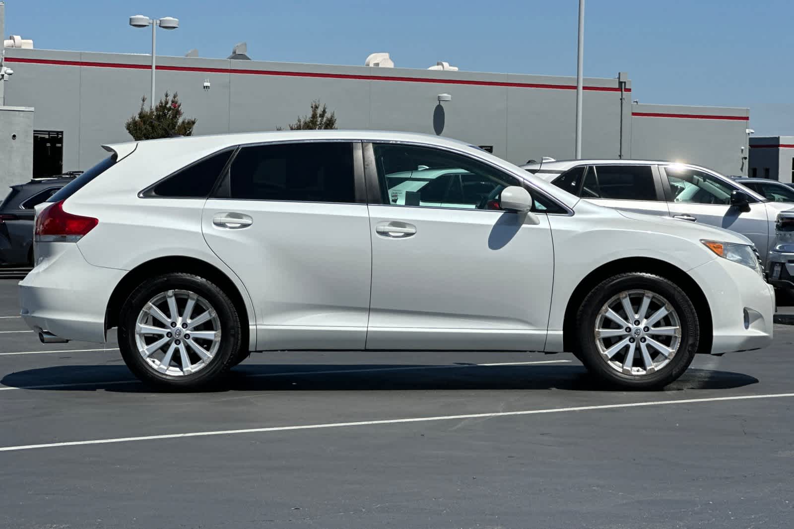 Thumbnail: 2010 Toyota Venza - 6
