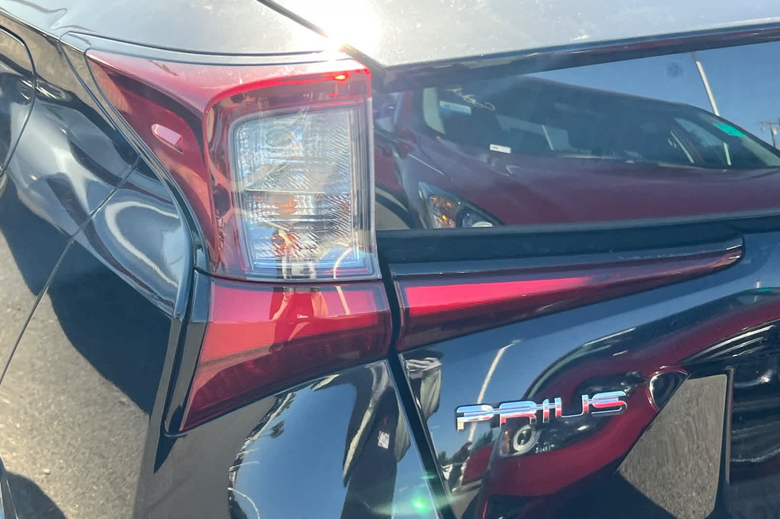 2020 Toyota Prius L Eco 11