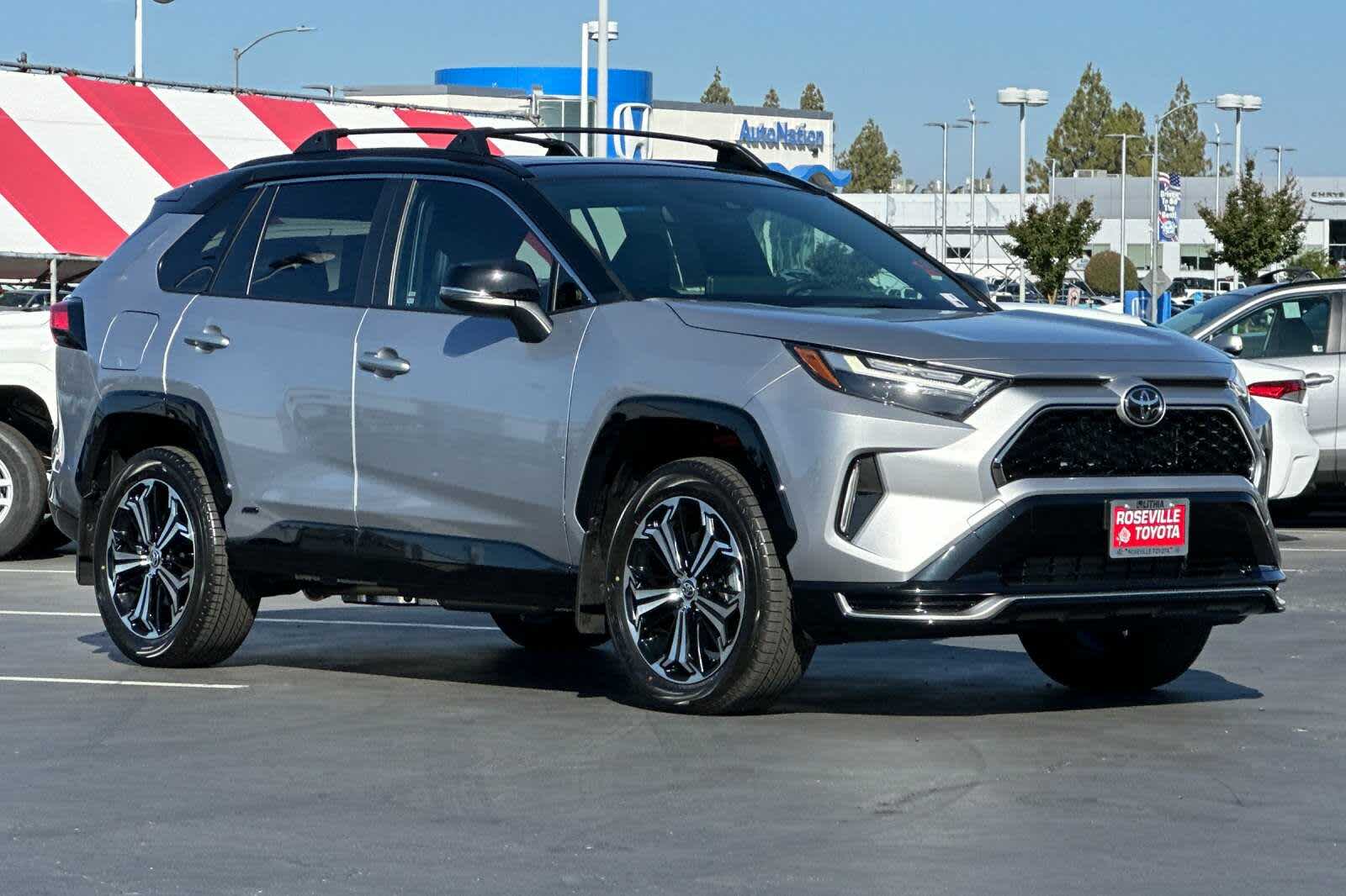 2025 Toyota RAV4 XSE 5