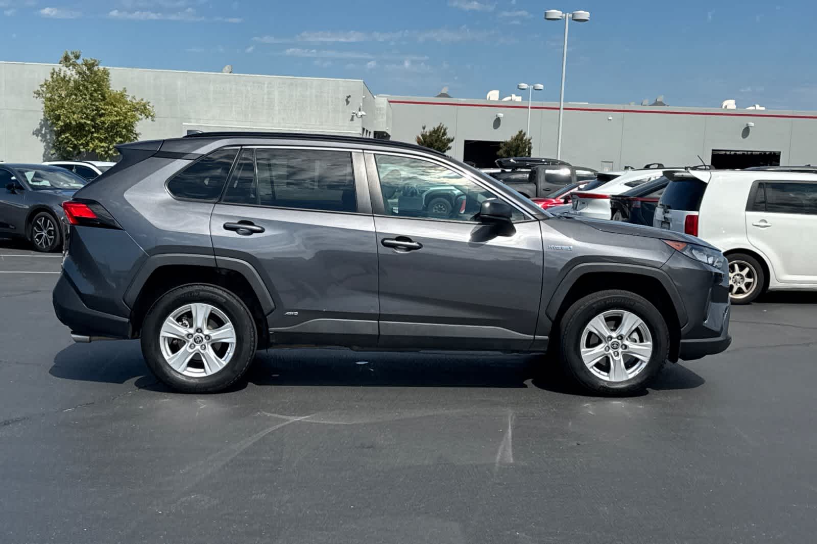 Thumbnail: 2021 Toyota RAV4 - 6
