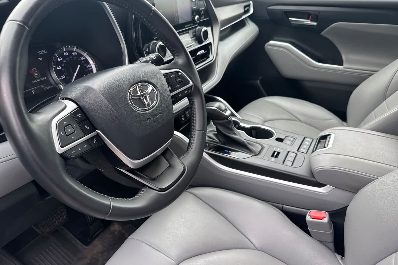 Thumbnail: 2022 Toyota Highlander - 11