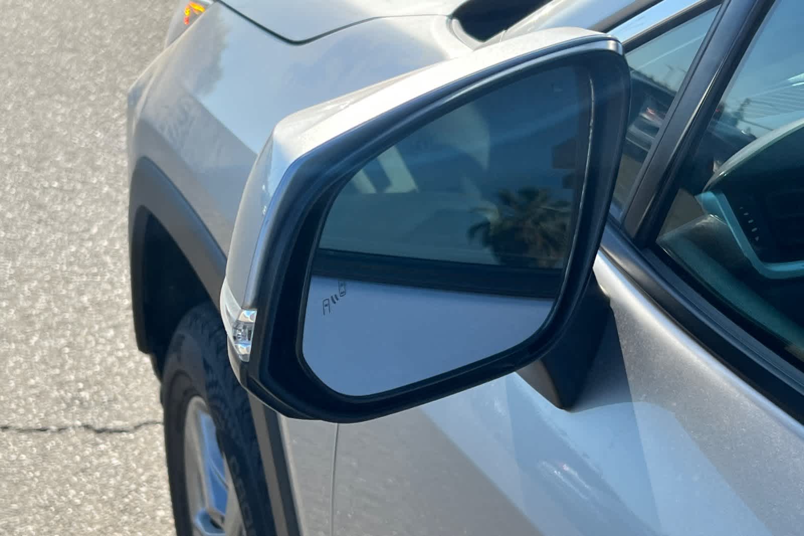 Thumbnail: 2022 Toyota RAV4 - 20