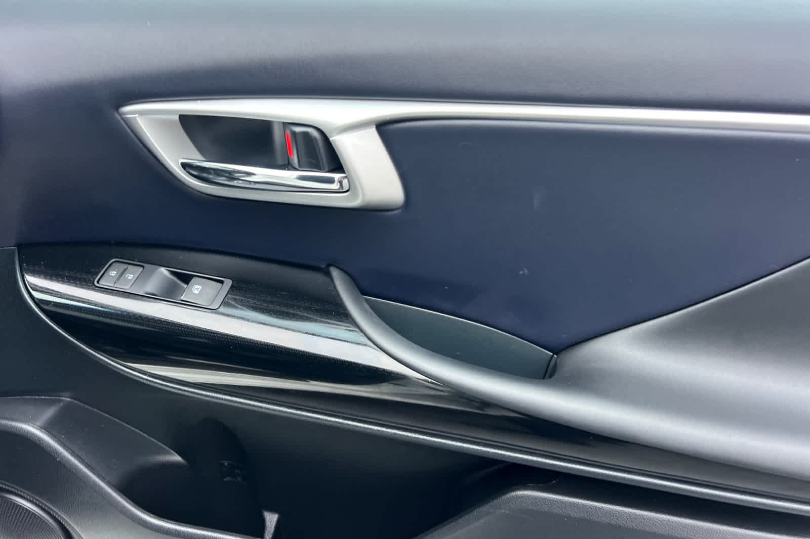 Thumbnail: 2018 Toyota Mirai - 18