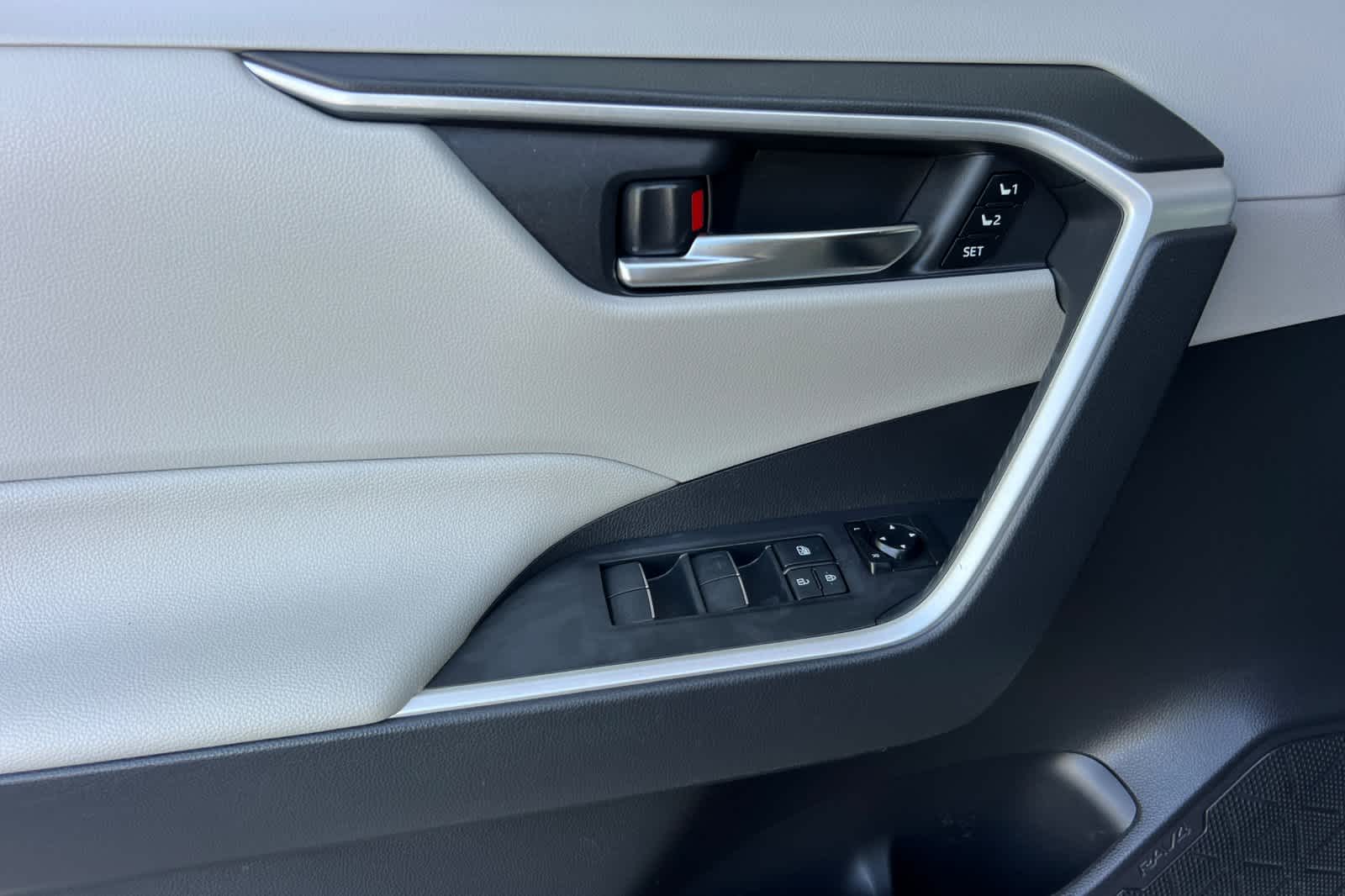 Thumbnail: 2021 Toyota RAV4 - 12