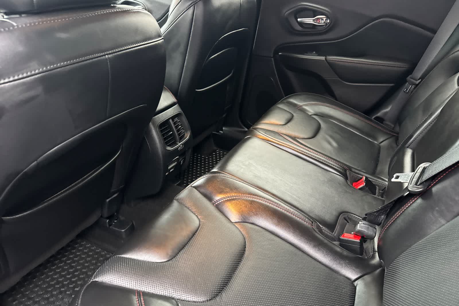 Thumbnail: 2020 Jeep Cherokee - 4