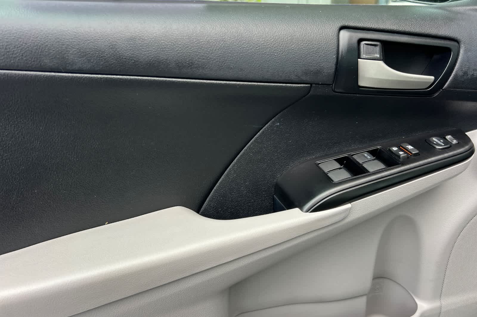 Thumbnail: 2013 Toyota Camry - 12