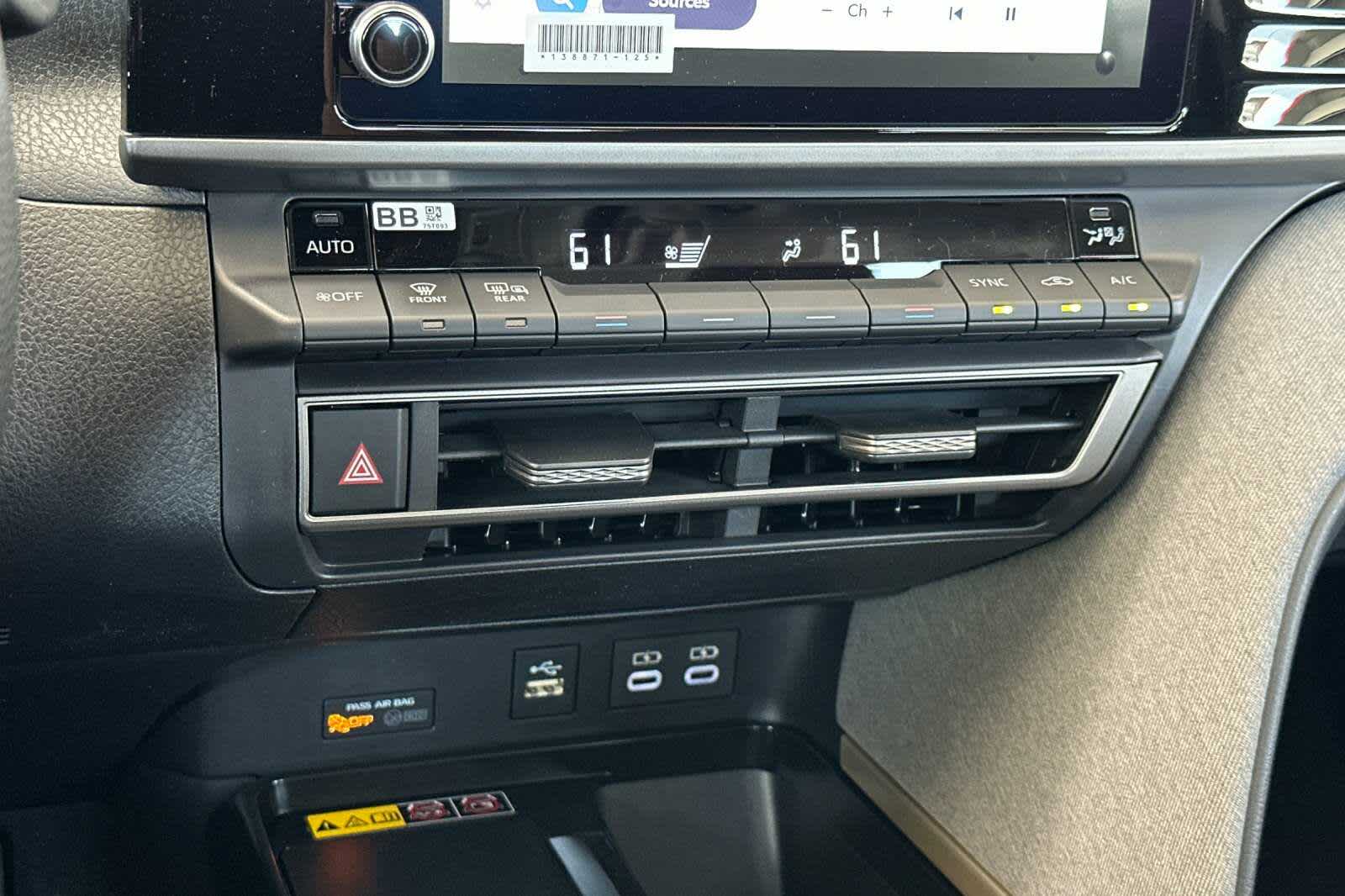 2025 Toyota Camry LE 21