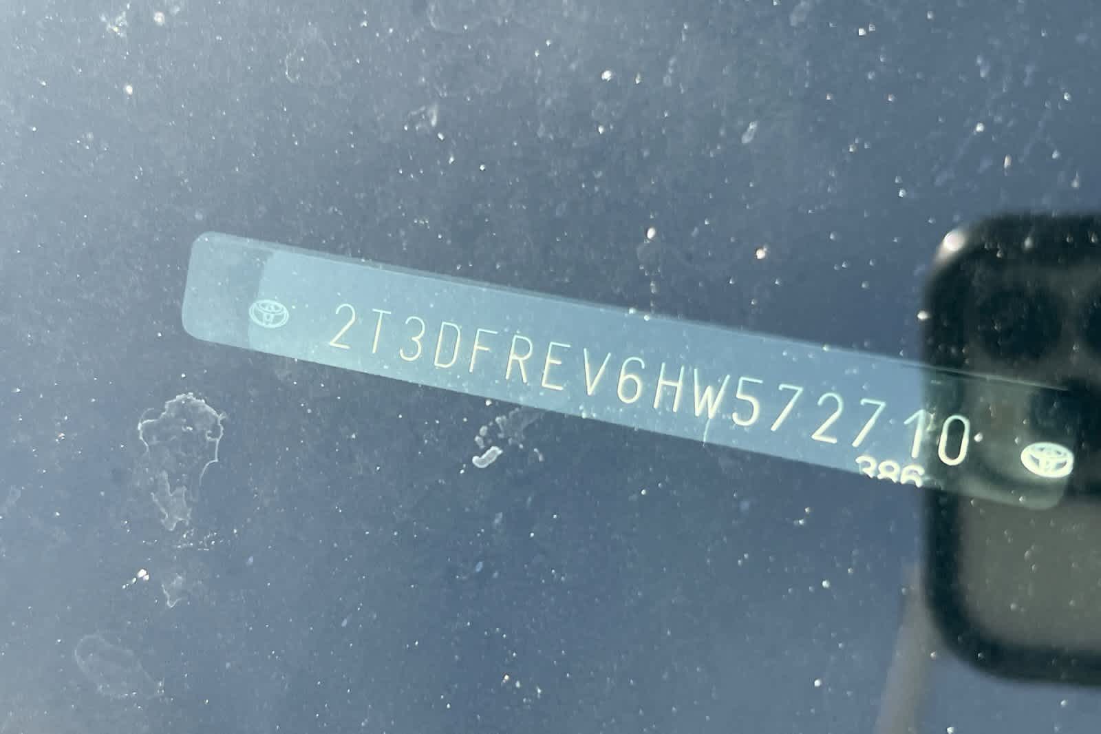 Thumbnail: 2017 Toyota RAV4 - 23