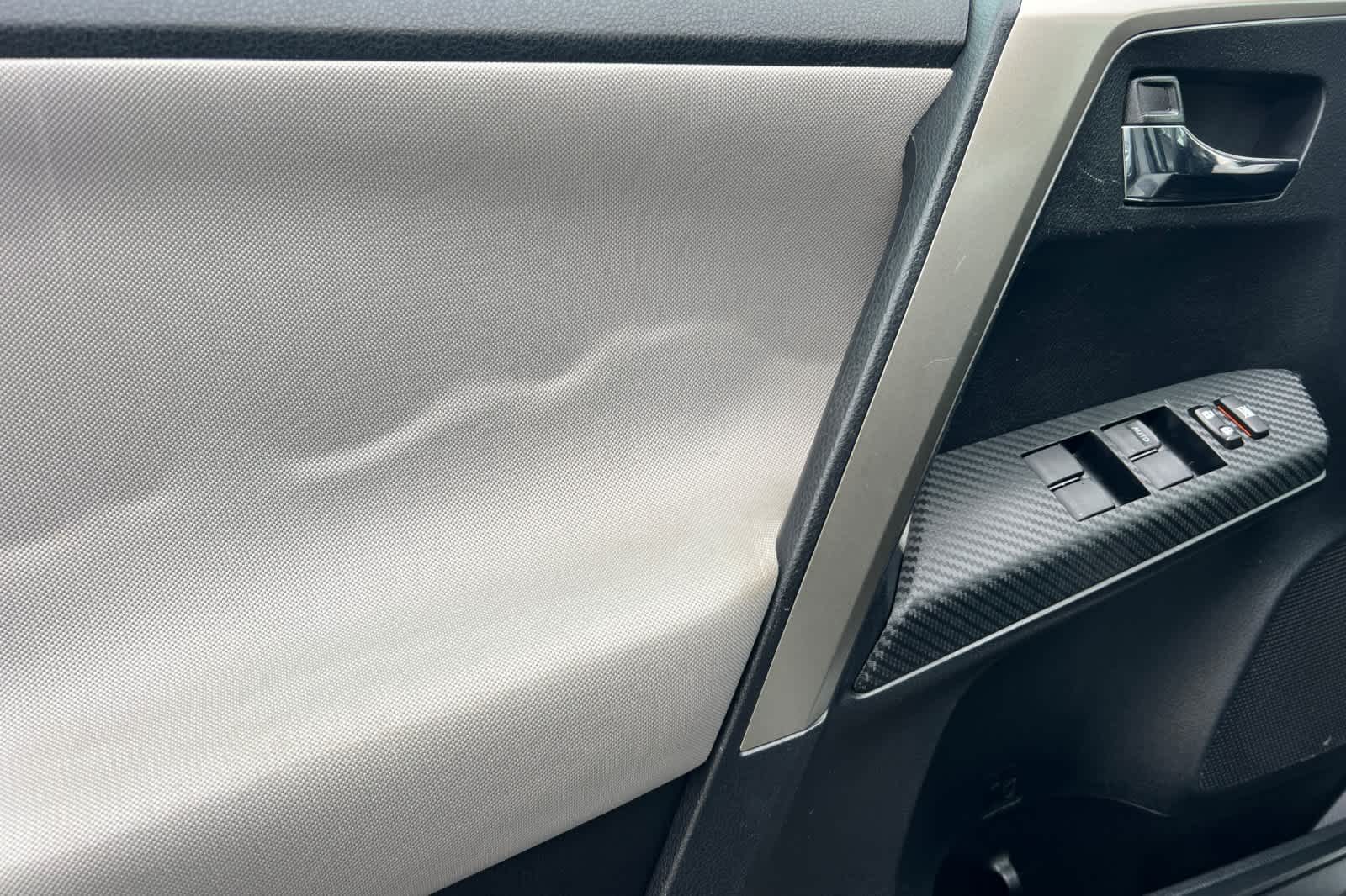 Thumbnail: 2014 Toyota RAV4 - 12