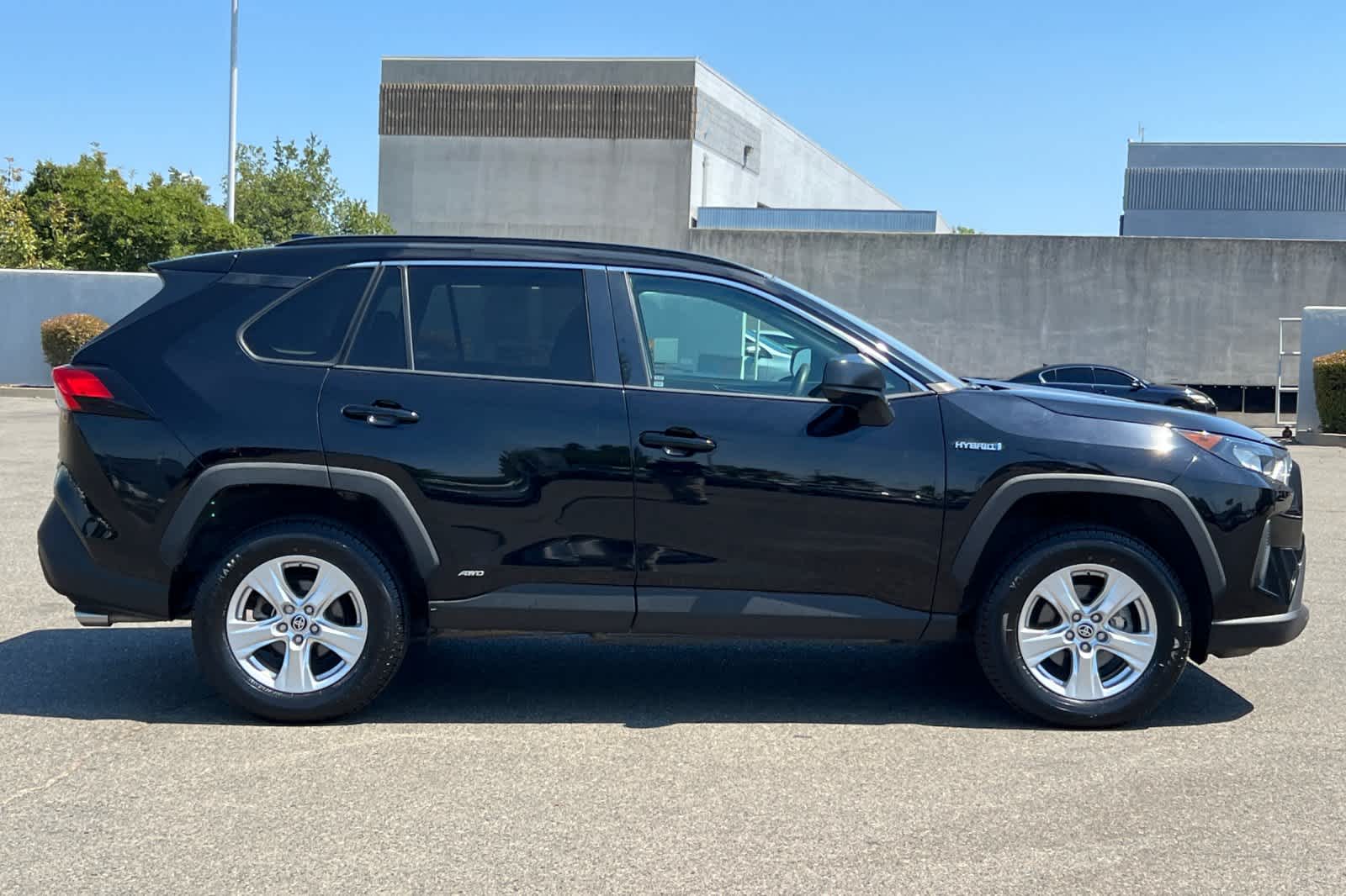 Thumbnail: 2021 Toyota RAV4 - 6