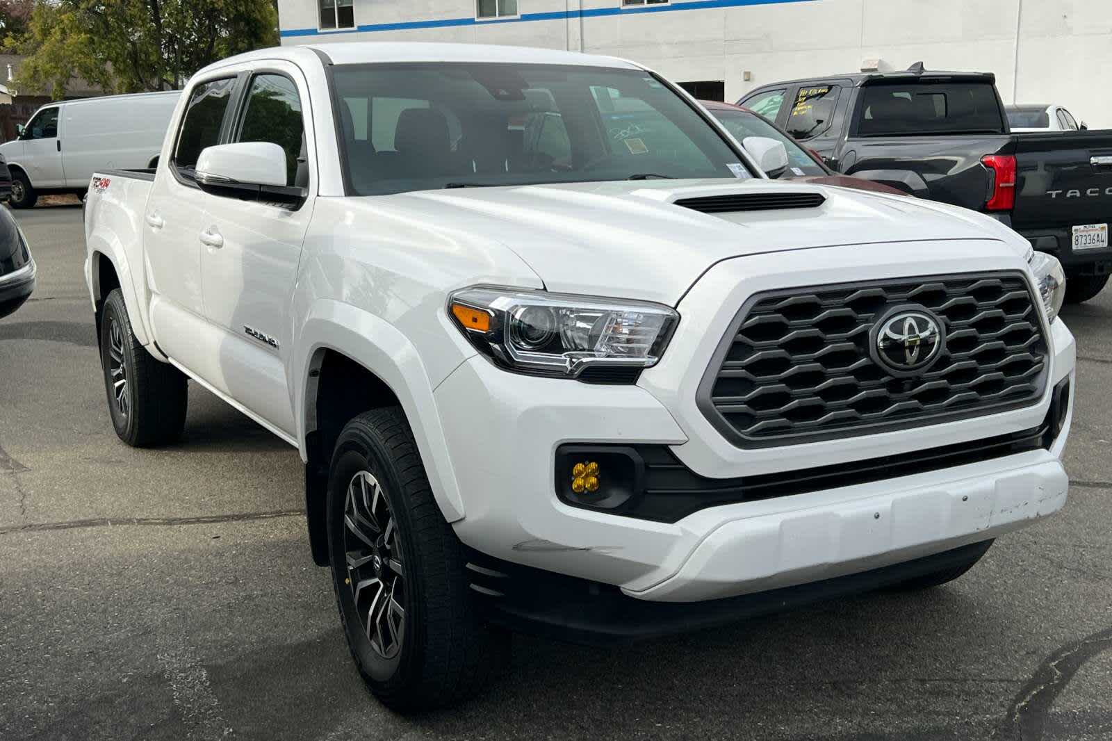 Thumbnail: 2023 Toyota Tacoma - 3