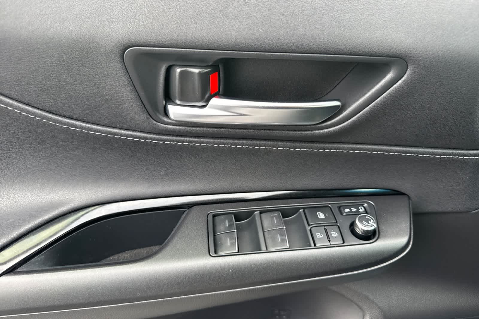 Thumbnail: 2022 Toyota Venza - 12