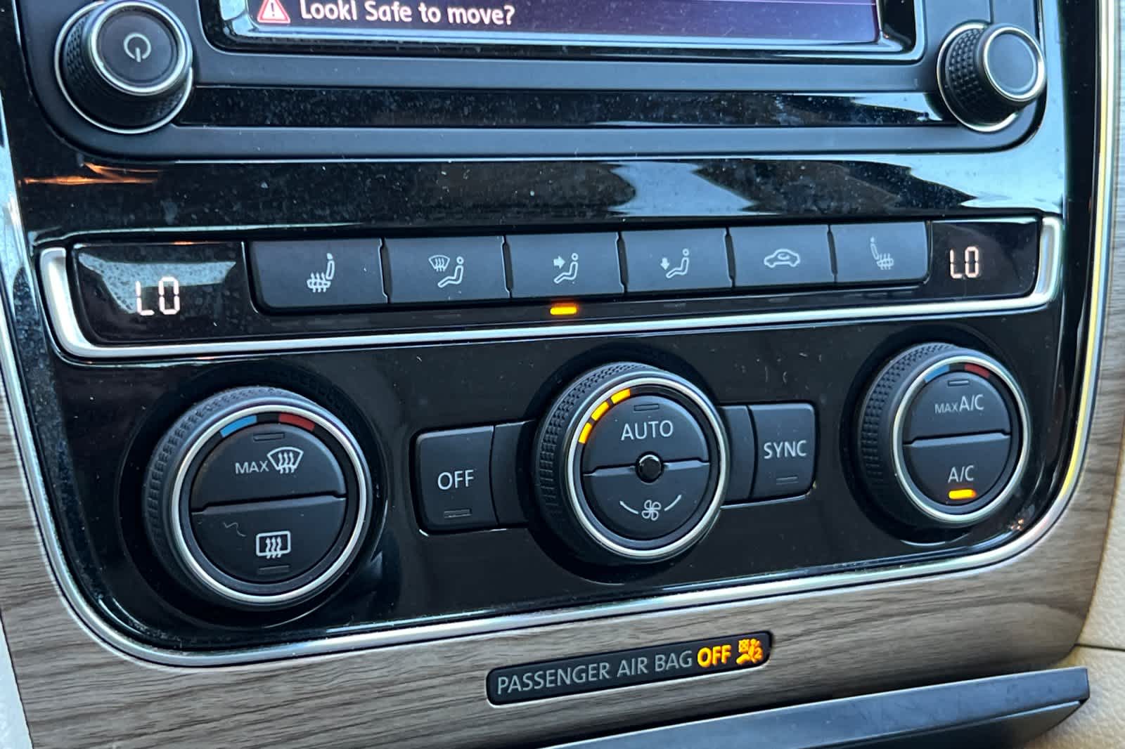 Thumbnail: 2018 Volkswagen Passat - 21