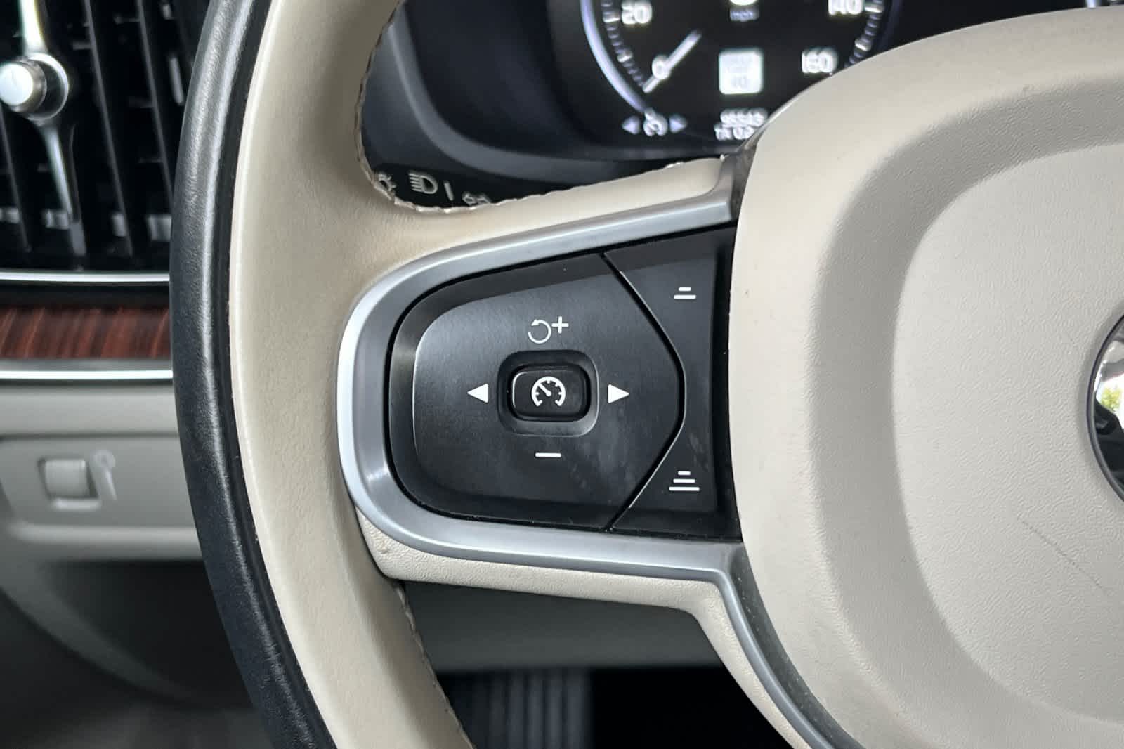 Thumbnail: 2022 Volvo S60 - 24