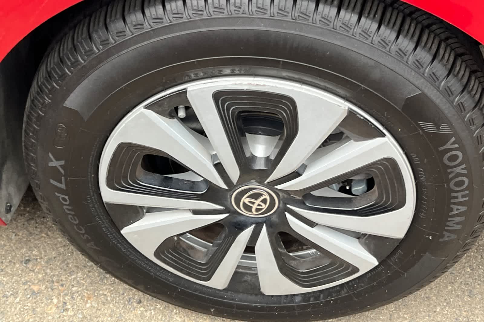 Thumbnail: 2020 Toyota Prius Prime - 17