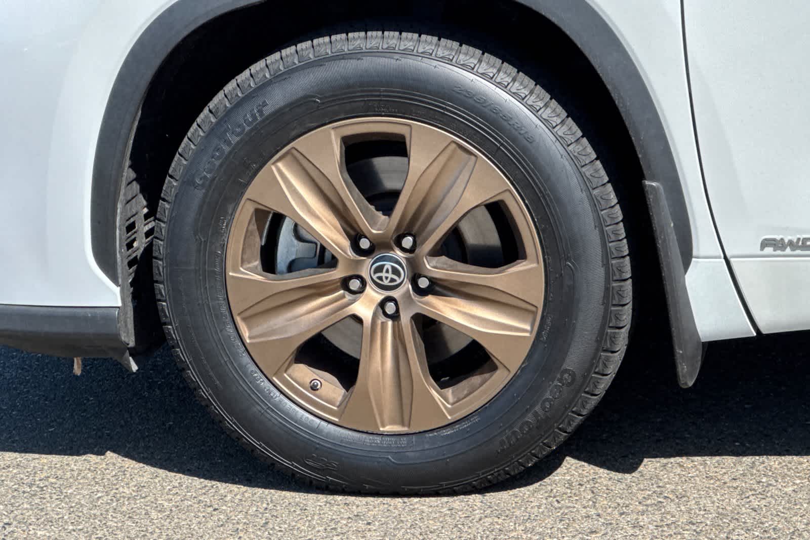 Thumbnail: 2022 Toyota Highlander - 32