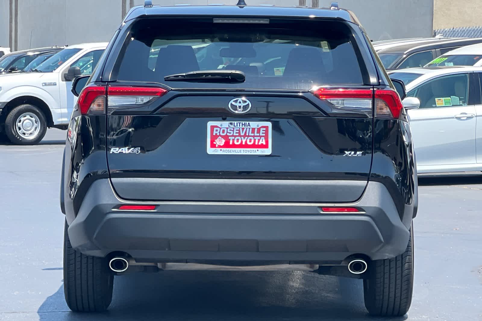 Thumbnail: 2023 Toyota RAV4 - 8