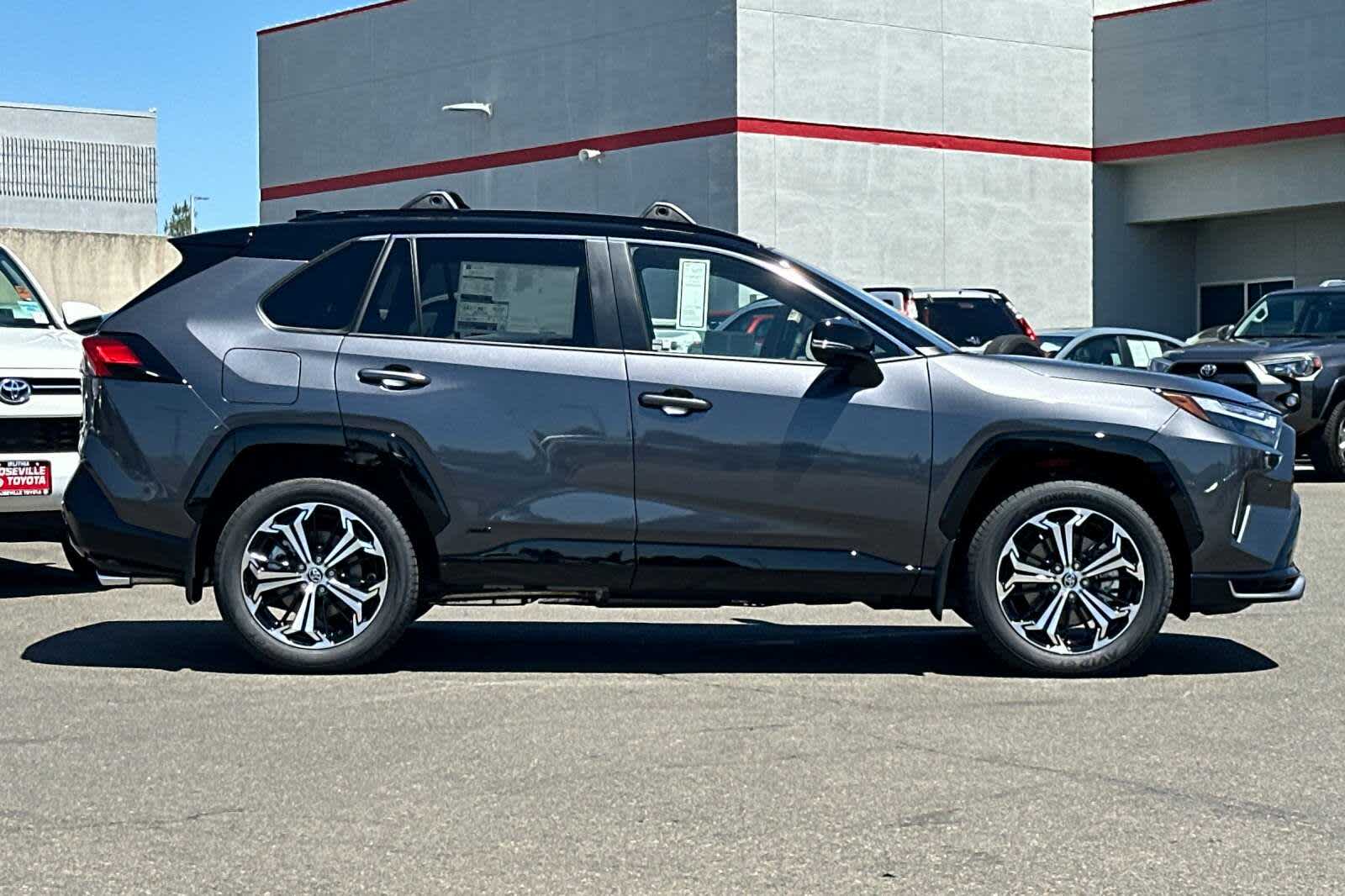 Thumbnail: 2025 Toyota RAV4 - 8