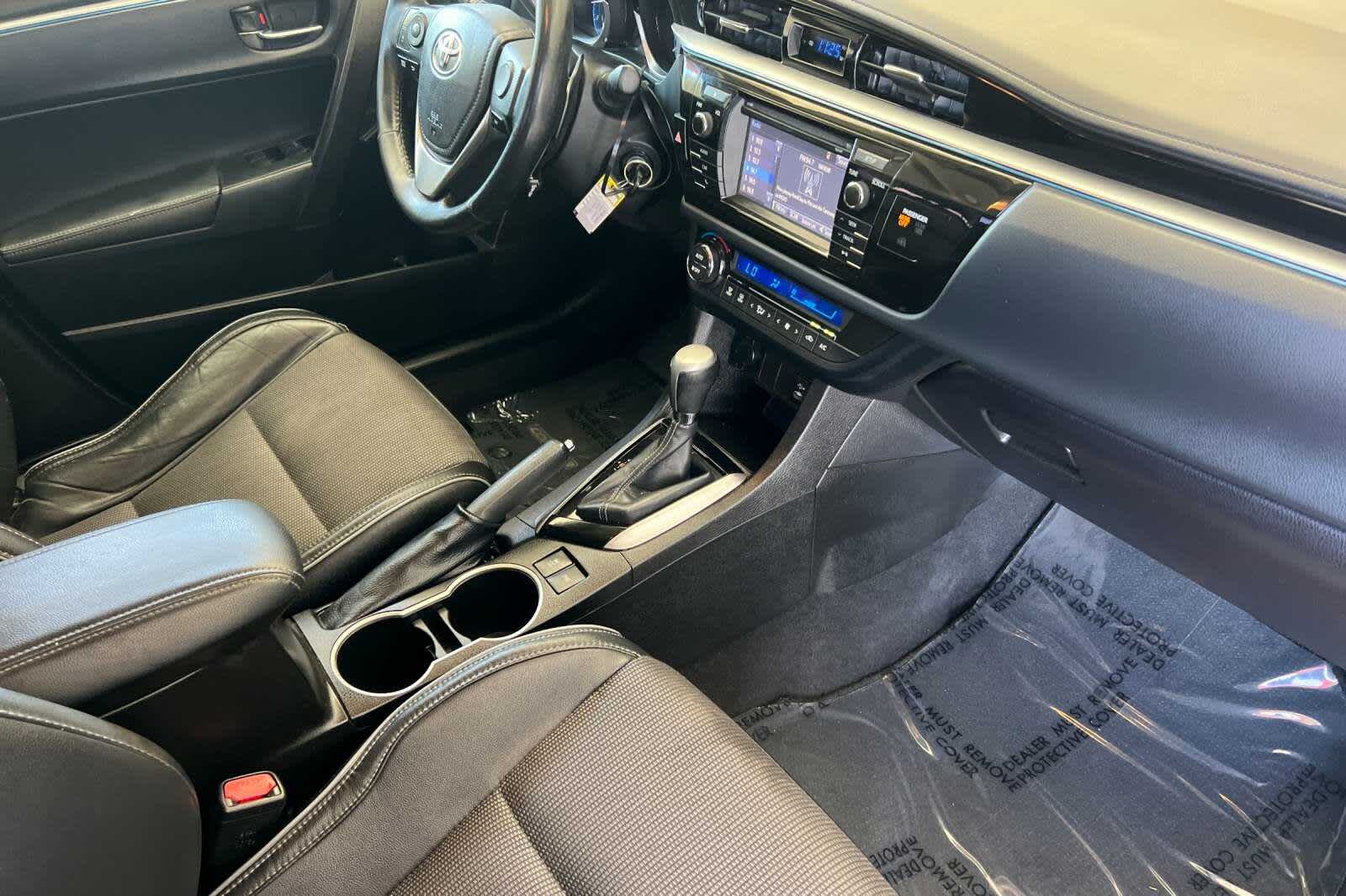 Thumbnail: 2015 Toyota Corolla - 15