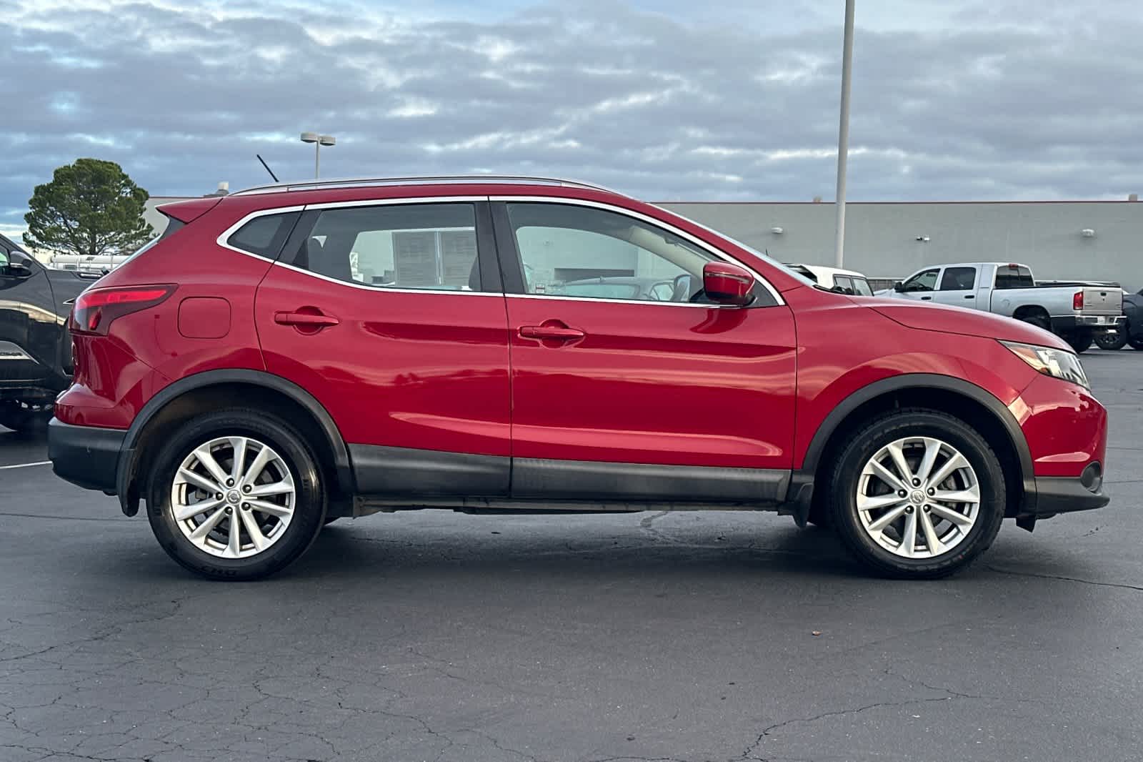 Thumbnail: 2018 Nissan Rogue Sport - 6