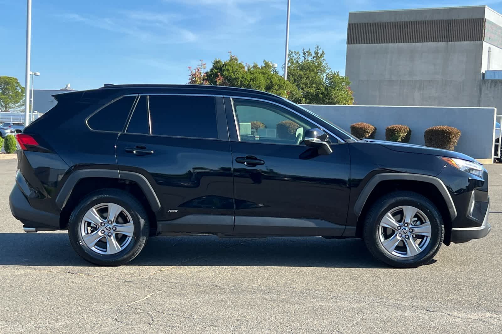 Thumbnail: 2022 Toyota RAV4 - 6