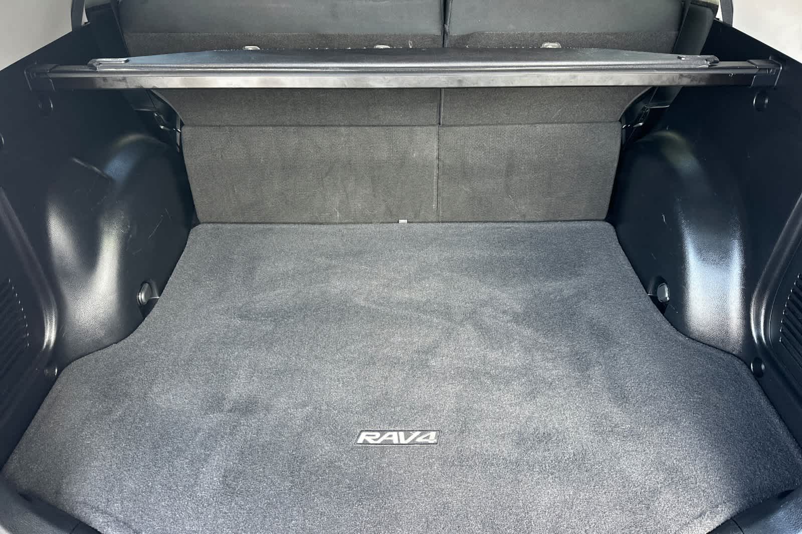 Thumbnail: 2015 Toyota RAV4 - 16