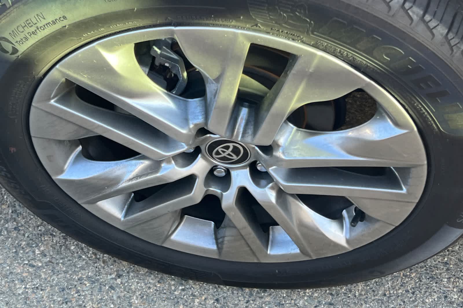 Thumbnail: 2022 Toyota RAV4 - 17