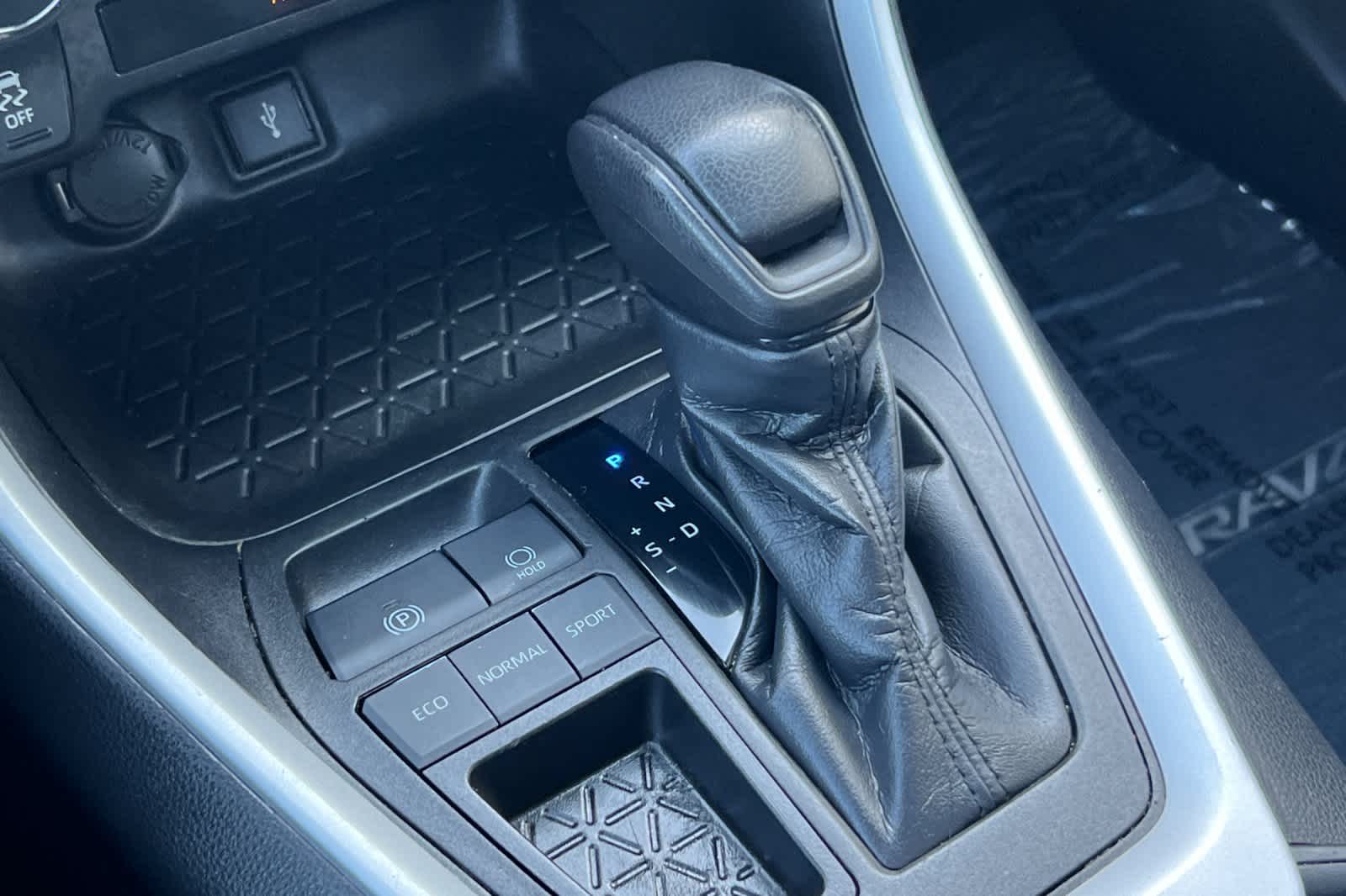 Thumbnail: 2021 Toyota RAV4 - 23