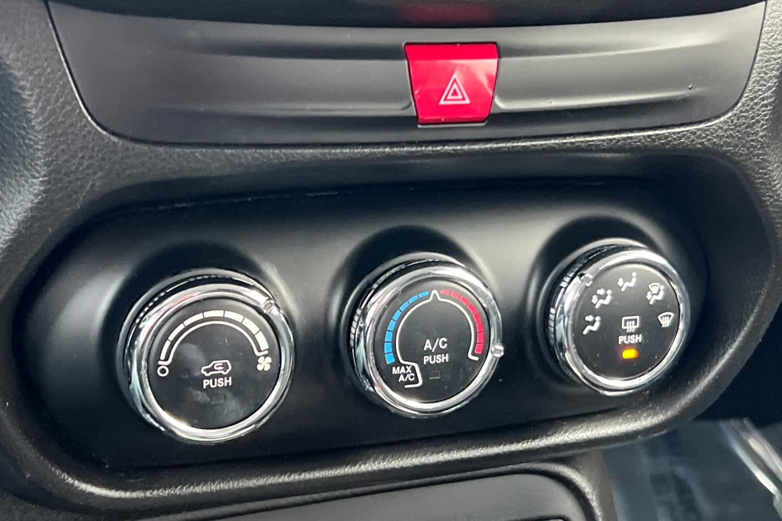 Thumbnail: 2017 Jeep Renegade - 21