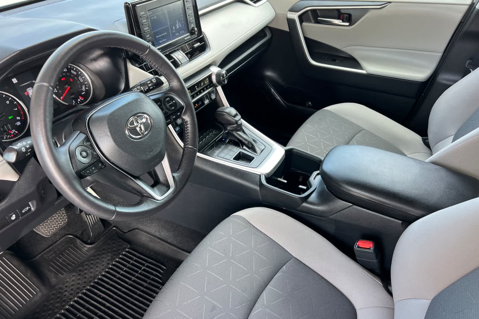 Thumbnail: 2022 Toyota RAV4 - 11