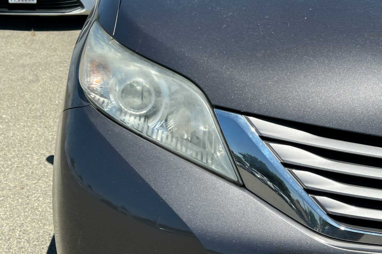 Thumbnail: 2015 Toyota Sienna - 8