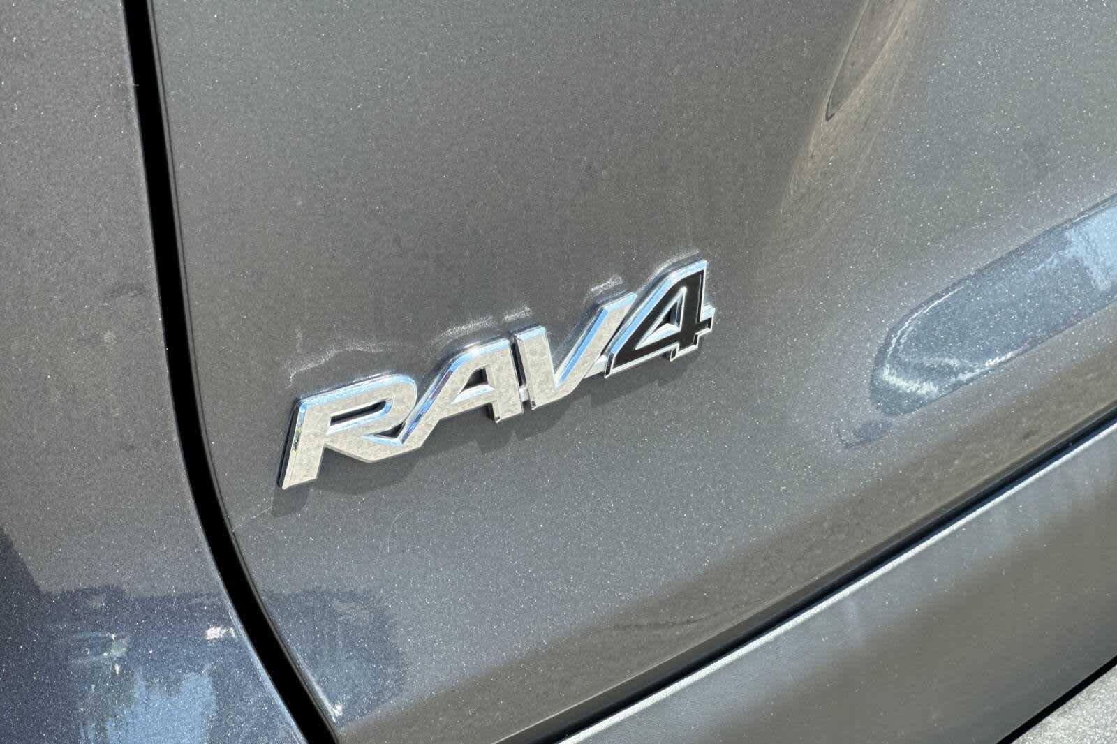 Thumbnail: 2020 Toyota RAV4 - 31