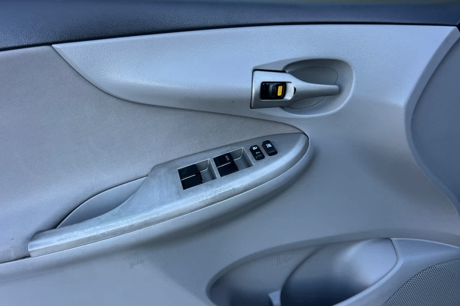 Thumbnail: 2013 Toyota Corolla - 12