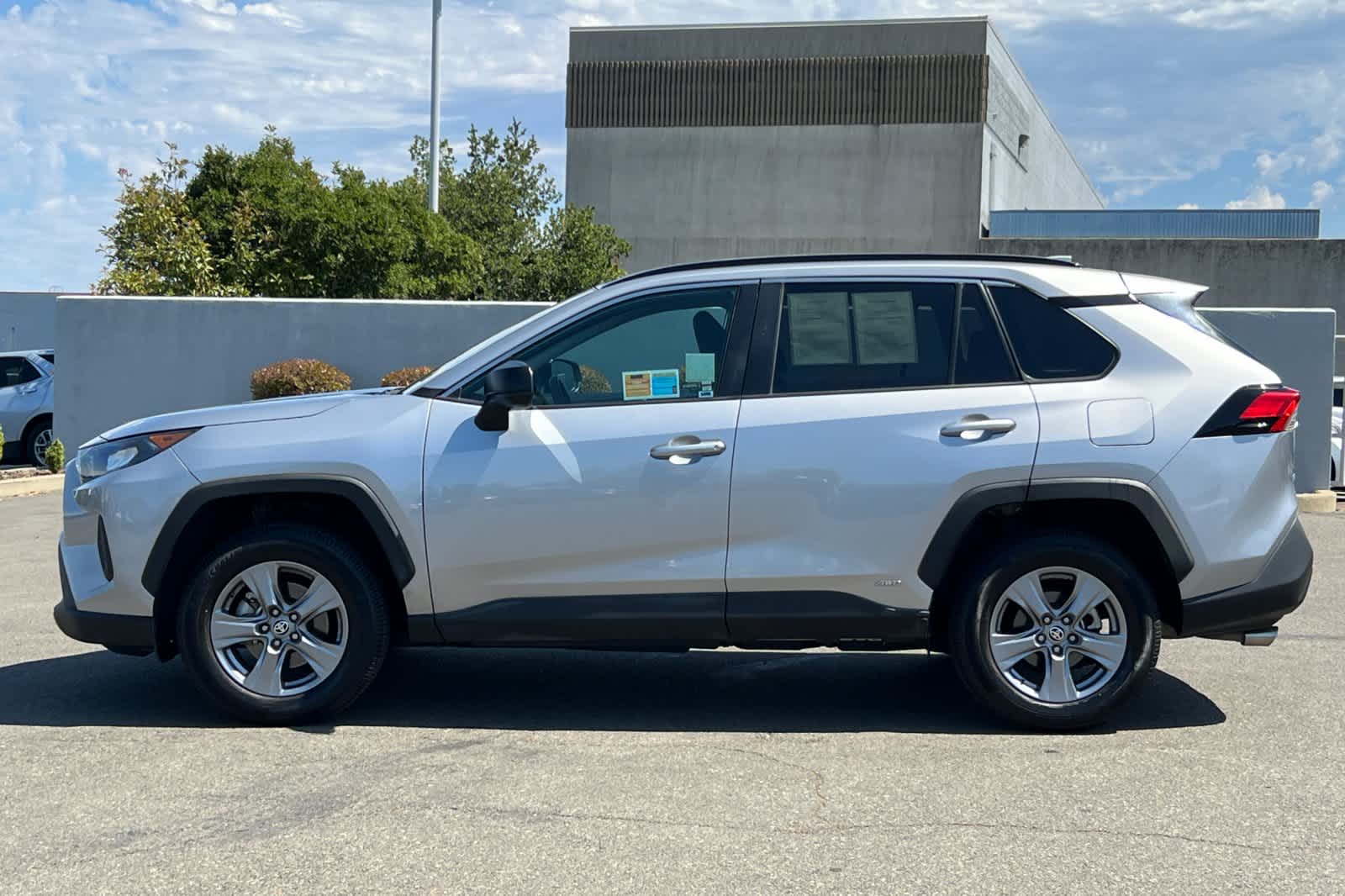 Thumbnail: 2022 Toyota RAV4 - 9