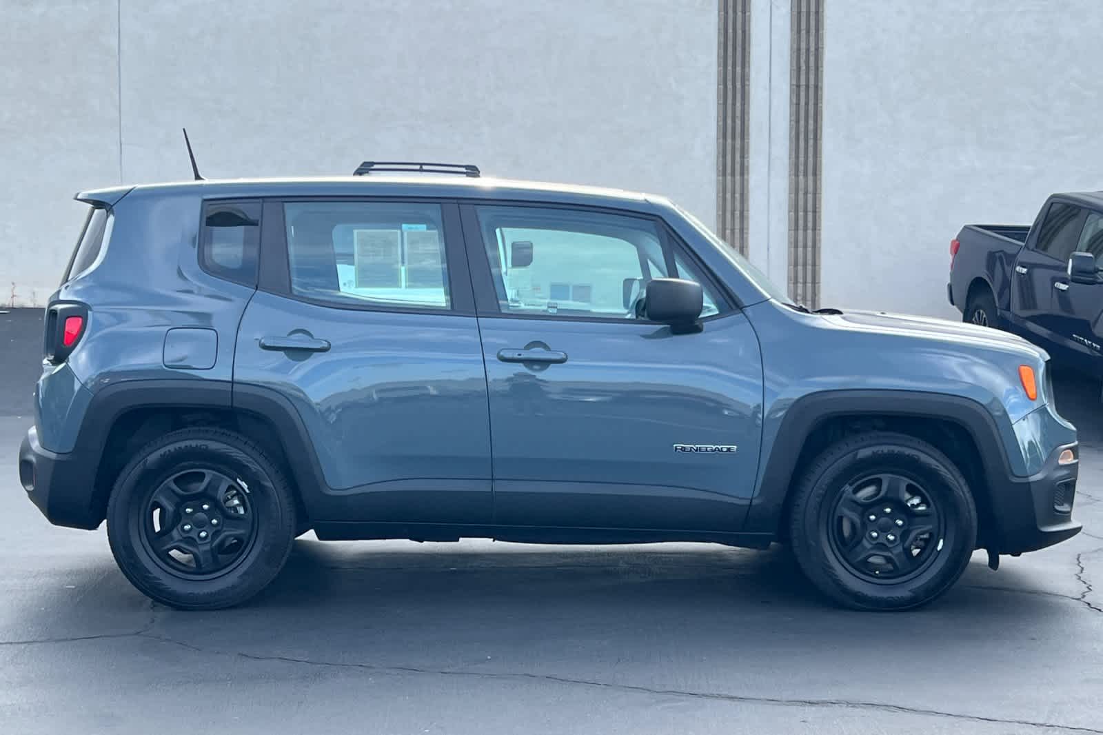 Thumbnail: 2017 Jeep Renegade - 6