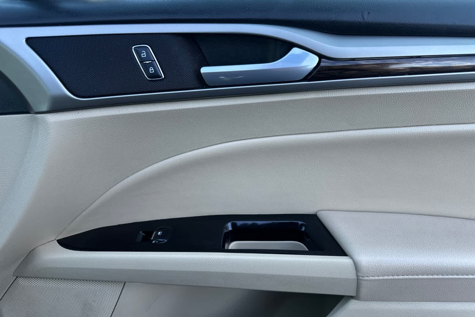 Thumbnail: 2016 Ford Fusion - 18