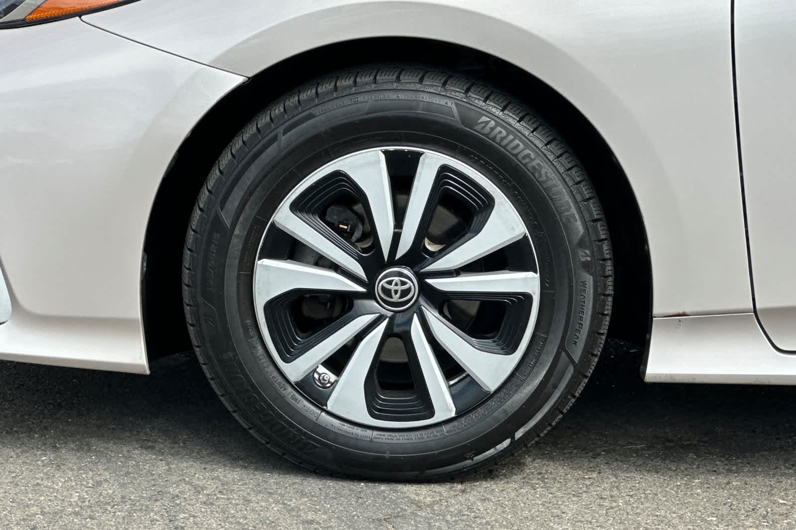 Thumbnail: 2017 Toyota Prius Prime - 32