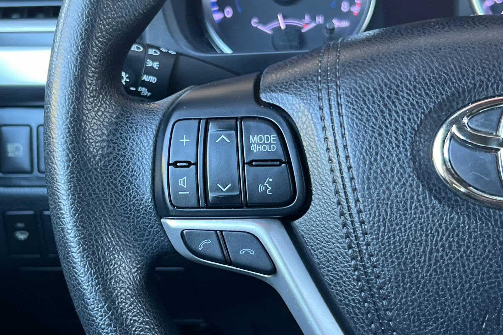 Thumbnail: 2018 Toyota Highlander - 26