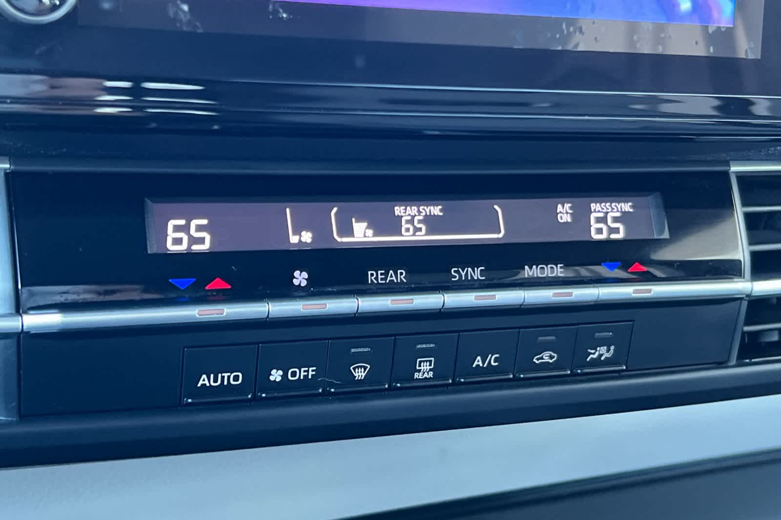 Thumbnail: 2025 Toyota Sienna - 23