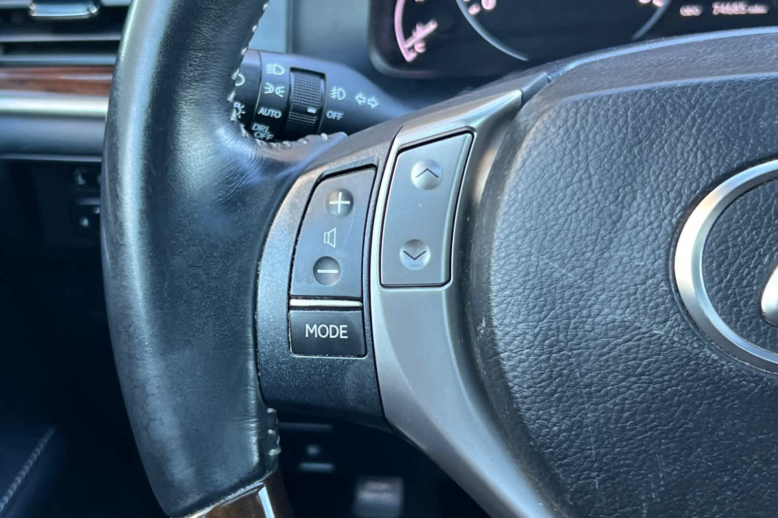 Thumbnail: 2013 Lexus ES - 25