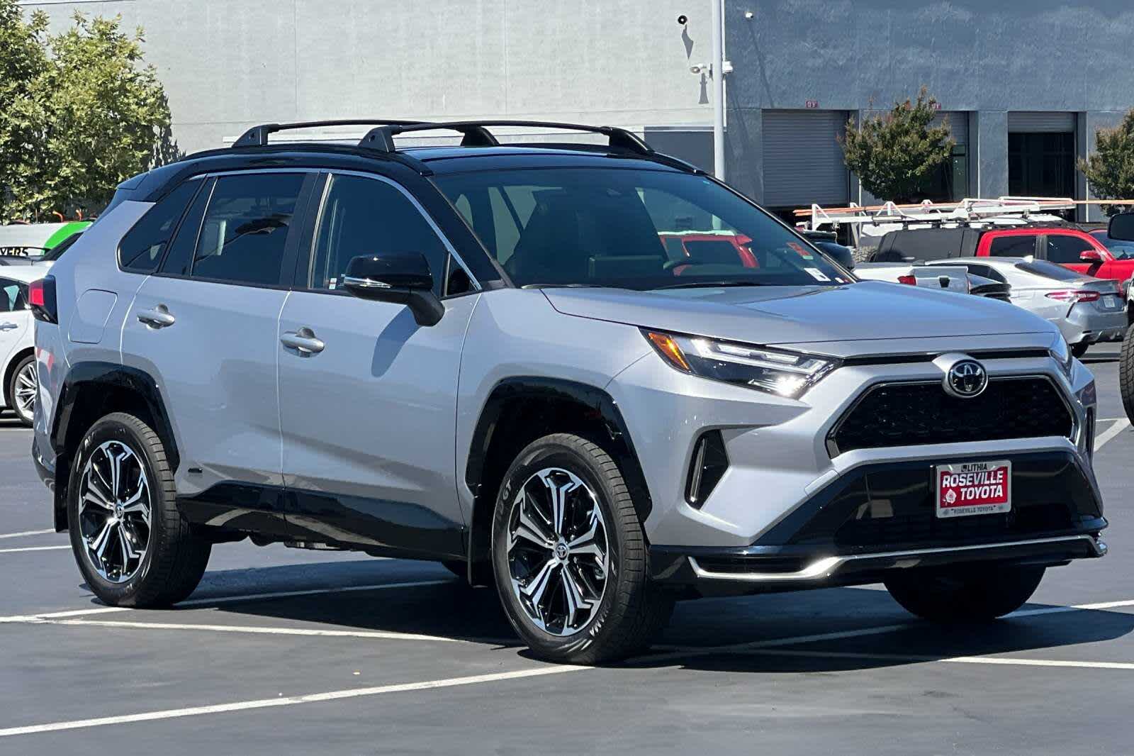2025 Toyota RAV4 XSE 5