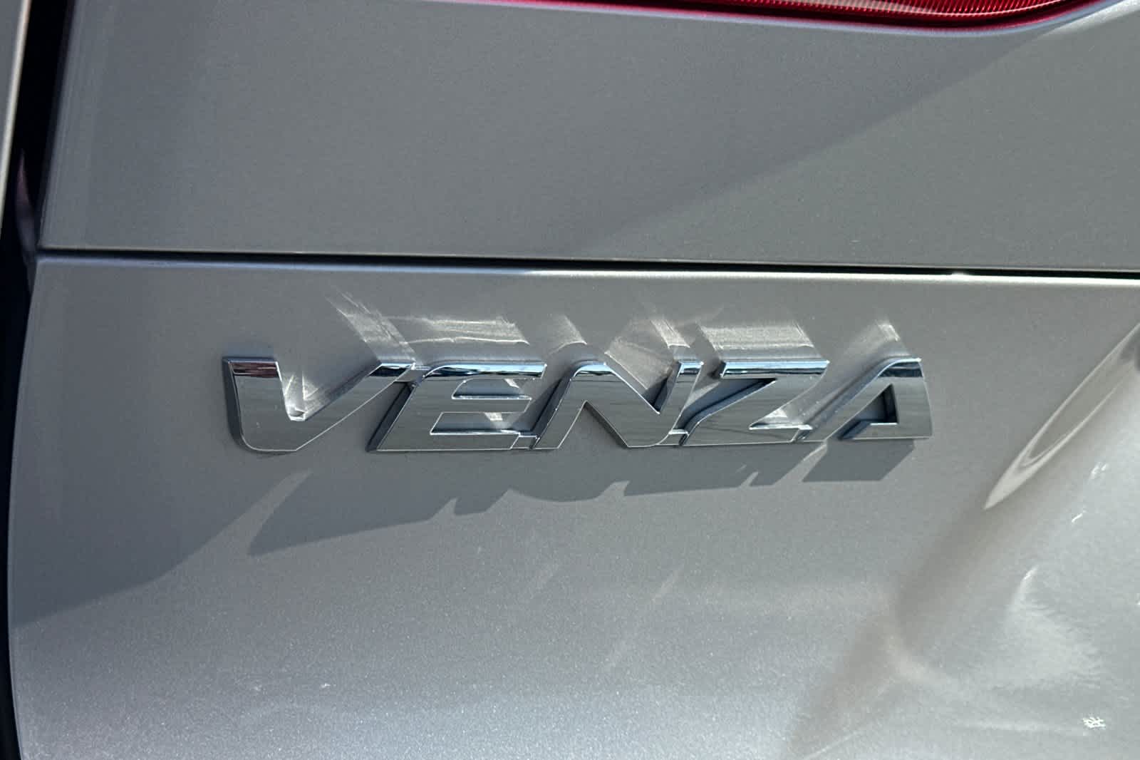 2024 Toyota Venza LE 32