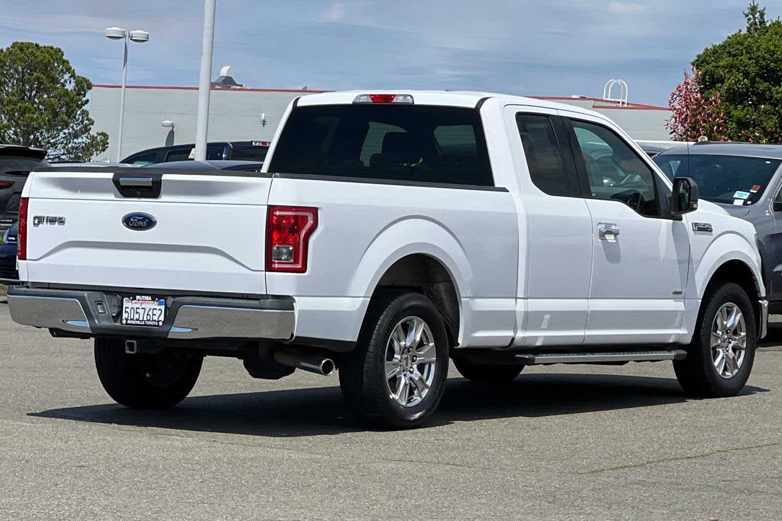 2017 Ford F-150 XLT 2