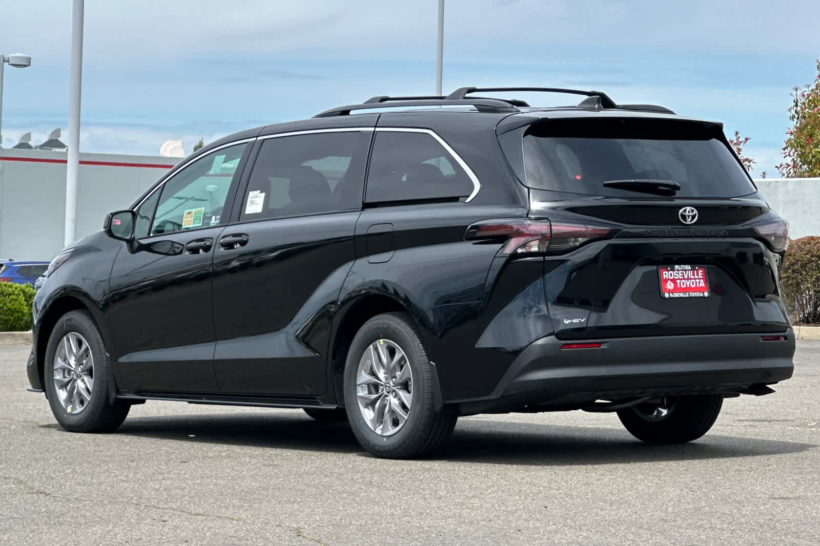 Thumbnail: 2026 Toyota Sienna - 6