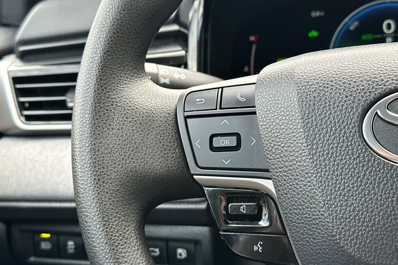 Thumbnail: 2025 Toyota Camry - 25