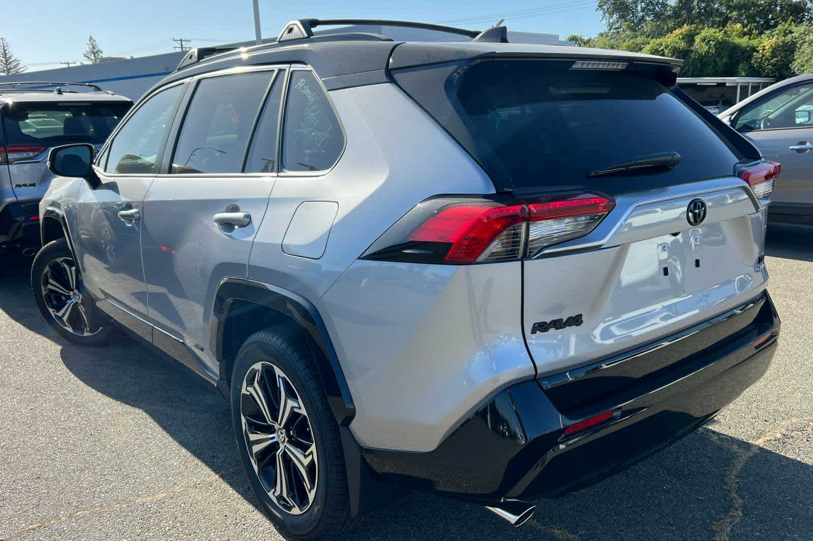 2025 Toyota RAV4 XSE 4