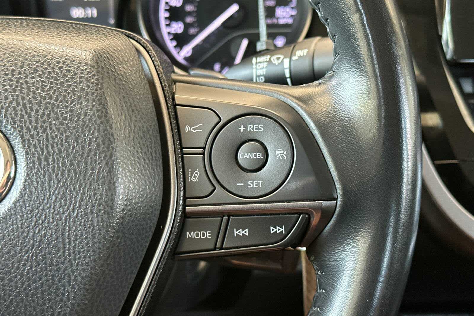 2022 Toyota Camry SE 24