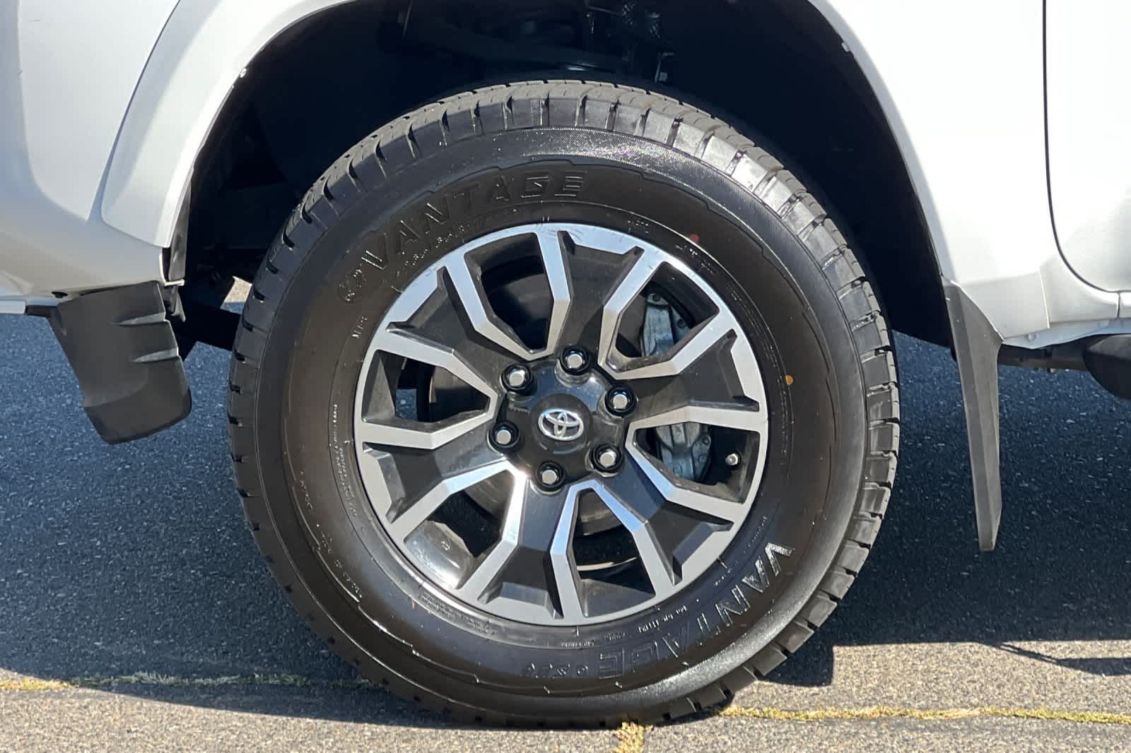 Thumbnail: 2021 Toyota Tacoma - 31